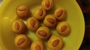 Besan Laddoo (Chick Pea Flour Balls)
