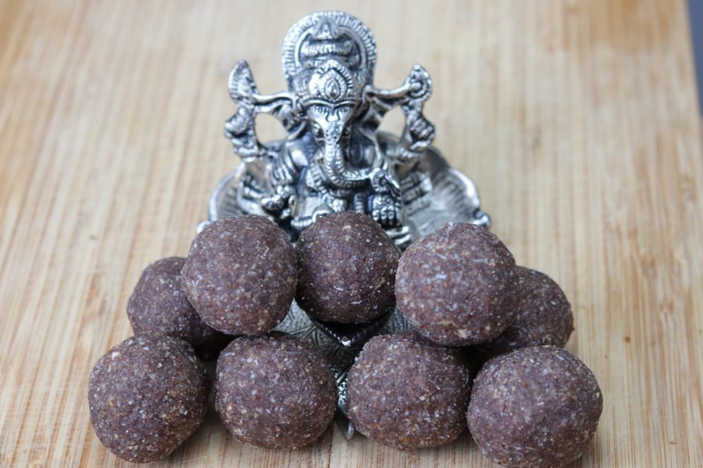 Healthy Ragi Oat Churma Laddoo