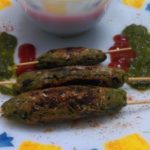 Hare Chane Aur Palak Ke Sheekh Kebab (Green gram and Spinach kebab)