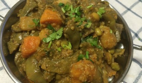 Surati Papdi, Ratalu, Shakkariya Nu Mix Shaak (Mix Vegetable With Surati Papdi, Violet/Purple Yam And Sweet Potato)