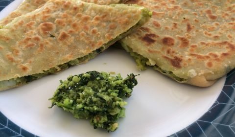 Tuvar Lilva Paratha (Pigeon Peas Stuffed Flatbread)