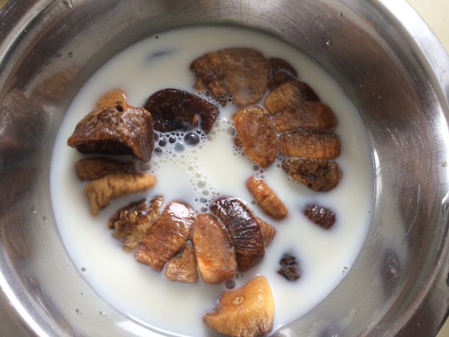 Anjeer Badam Burfi/Dried Fig Almond Fudge