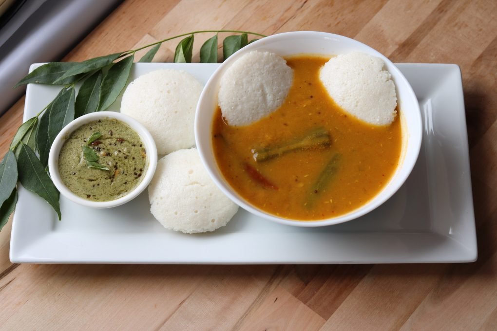 Idli With Idli Rava, Sambhar, Chutney