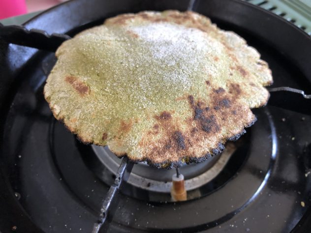 Dhana Lahsan Jowar Rotla / Coriander Garlic Sorghum Flat Bread