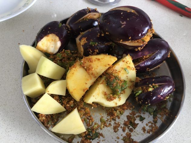 Bharela Ringan Batata Nu Shaak / Stuffed Eggplant Potato Curry