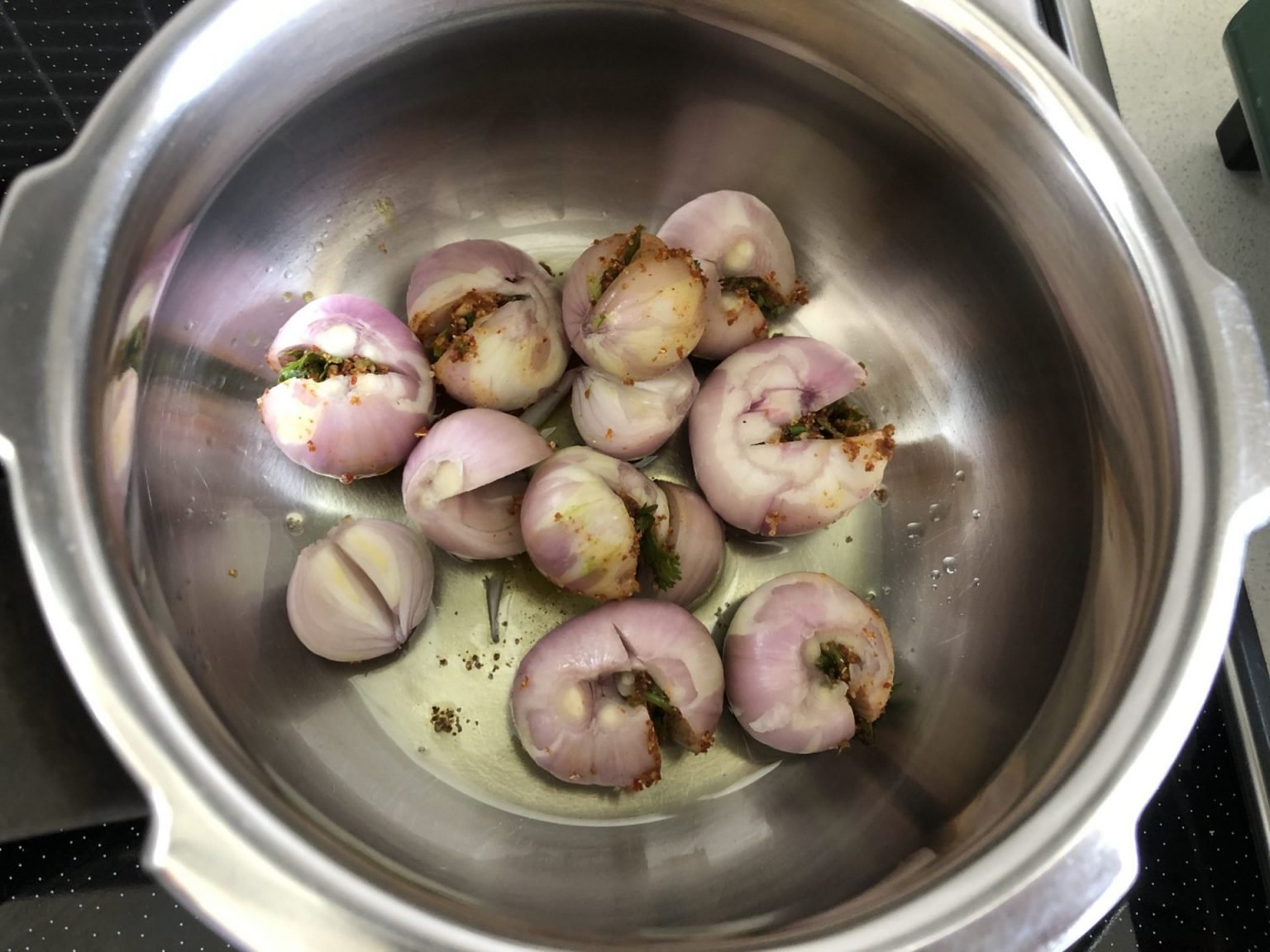 Bharela Kanda Batata Nu Shaak/ Stuffed Onion Potato Curry Pepkitchen