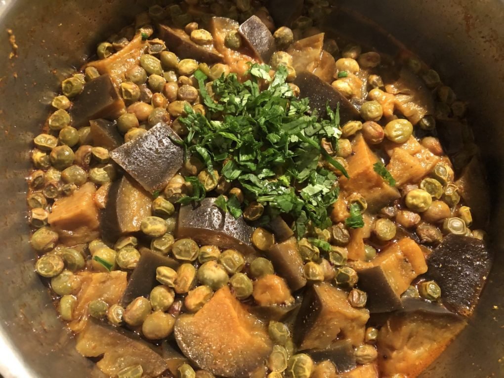 Tuvar Na Dana Ringan Nu Shaak / Fresh Pigeon Peas And Eggplant Curry ...