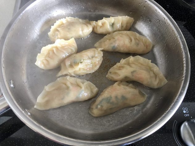 Vegetarian Pan Fried Dumplings / Vegan Gyoza / Potstickers