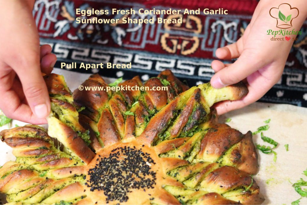 Eggless Fresh Coriander And Garlic Sunflower Shaped Bread